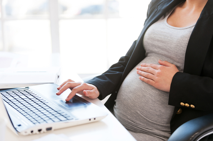When And How To Tell Your Boss You’re Pregnant